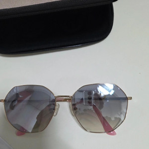 다각형 골드 프레임 선글라스