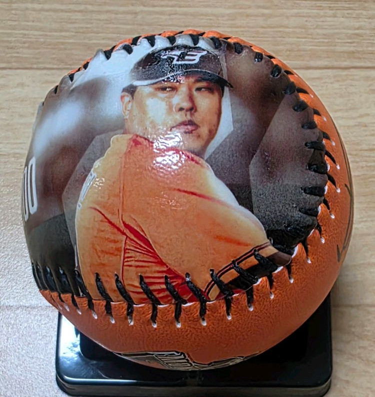 류현진 한화 100승 기념구 친필 싸인볼 이미지