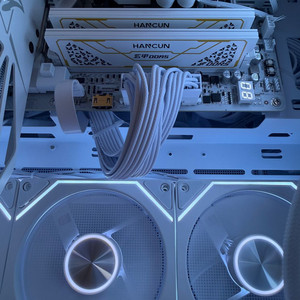 DDR5 cl30/6000 하이닉스 A다이 튜닝램16G*2램 흰색 판매합니다.