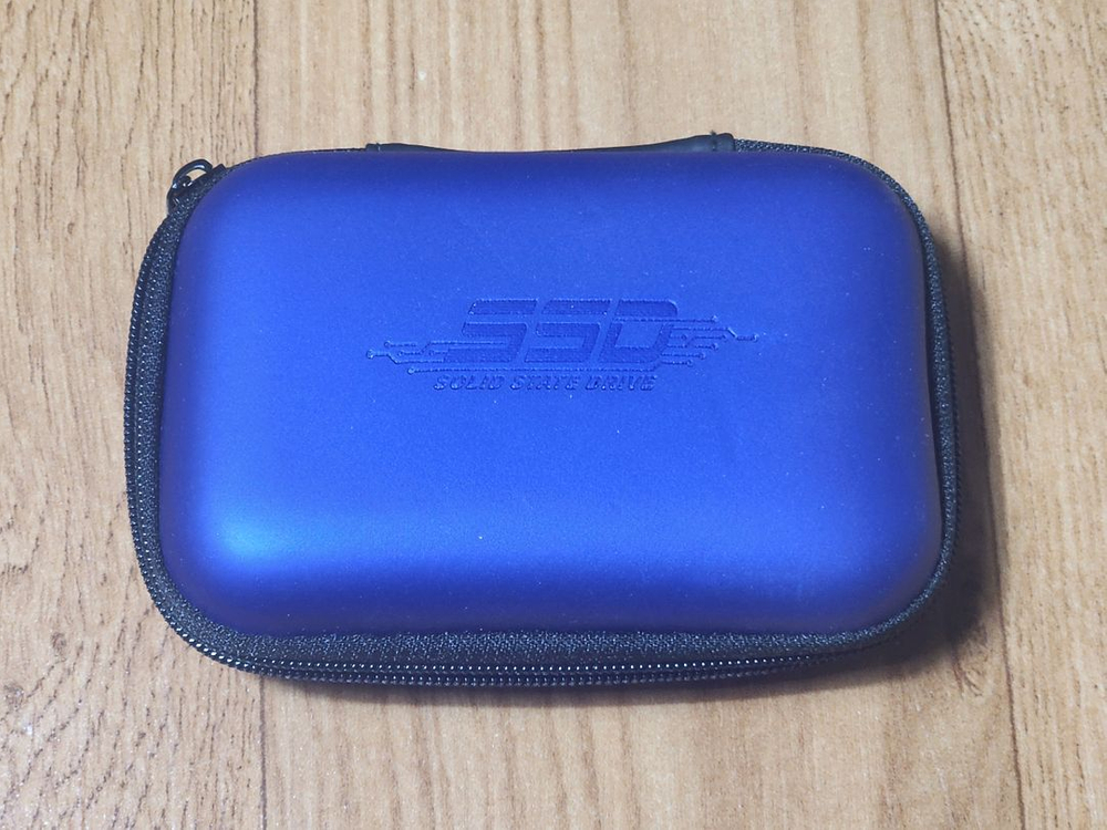 리뷰안 UX550A 외장 SSD 2TB 팝니다.(초소형)--1