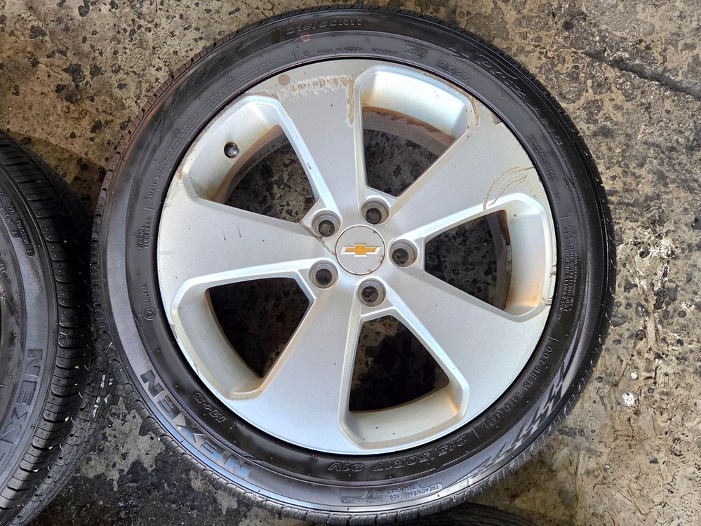 크루즈 라프 라세티프리미어 17인치휠타이어 2155017 pcd105 팝니다--4