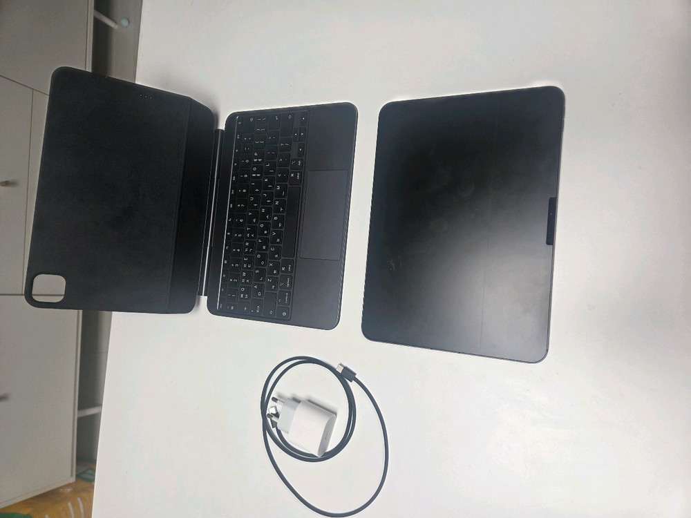 2025 아이패드 프로 M4 셀룰러 공기계 512Gb 정품 매직키보드 케이스 쿨매! 원가 255만원--4