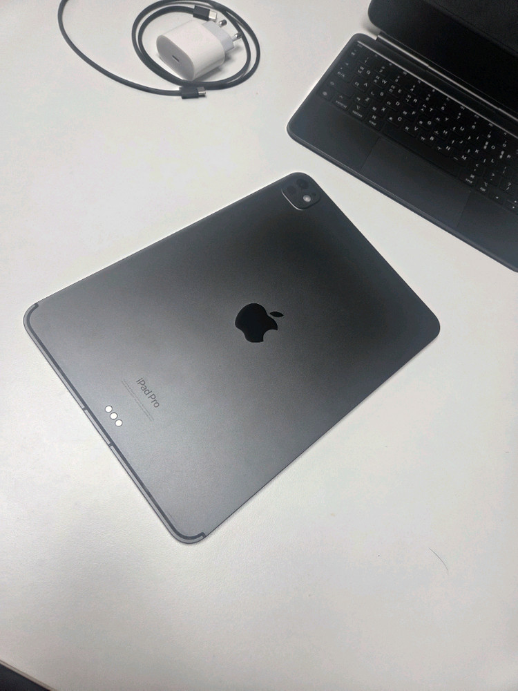 2025 아이패드 프로 M4 셀룰러 공기계 512Gb 정품 매직키보드 케이스 쿨매! 원가 255만원--6