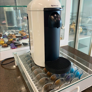 네스프레소 버츄오 커피머신 판매합니다 이미지