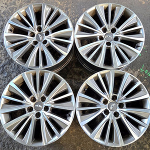 제네시스BH 후기형 18인치휠 pcd114.3 현대 기아 삼성 등 팝니다