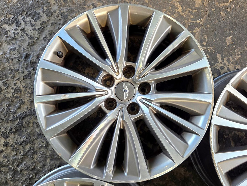 제네시스BH 후기형 18인치휠 pcd114.3 현대 기아 삼성 등 팝니다--3