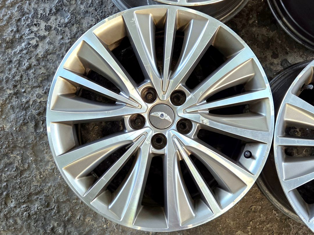 제네시스BH 후기형 18인치휠 pcd114.3 현대 기아 삼성 등 팝니다--4