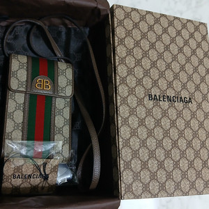 발렌시아가 X 구찌 한정판 폰 홀더백 풀구성(새상품급)