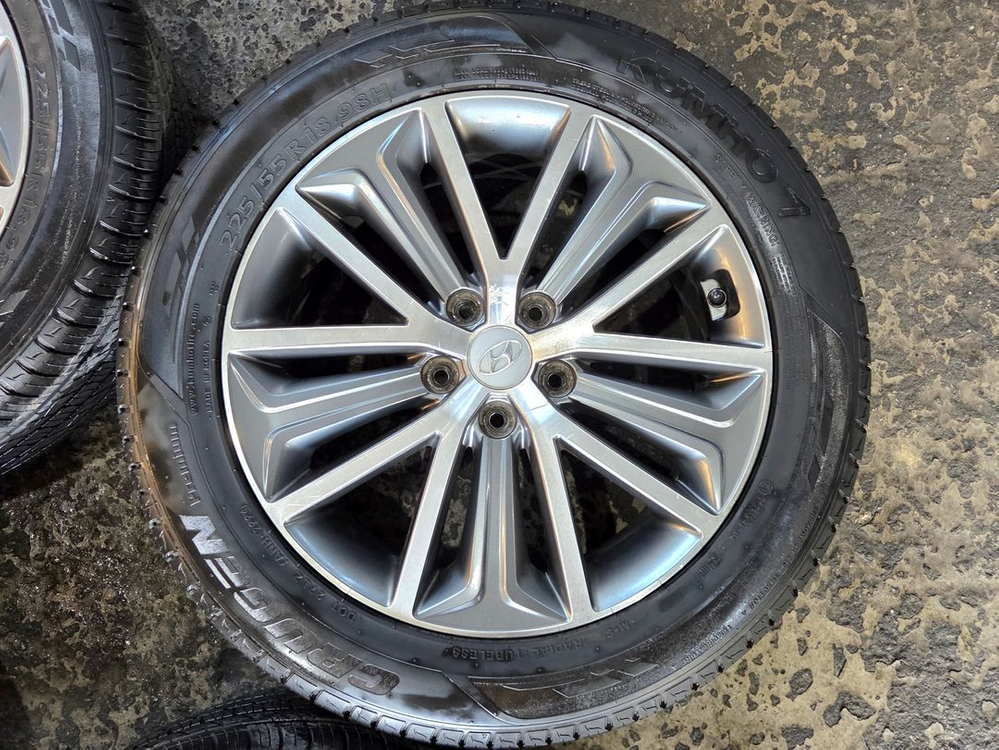 올뉴투싼 18인치휠타이어 2255518 셋트 pcd114.3 팝니다 스포티지 투싼 qm5 등--4