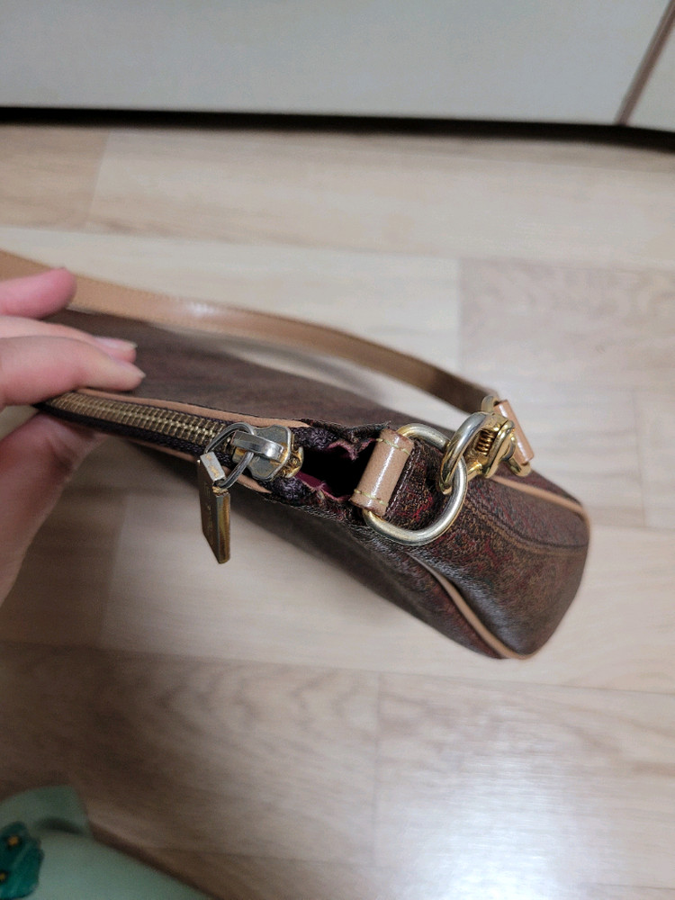 에트로 숄더백 팝니다--1