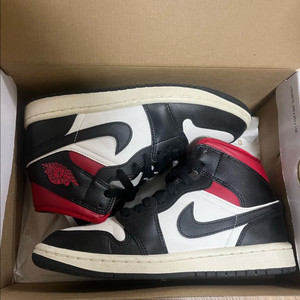 나이키 에어 조던 1 미드 짐레드 230~235