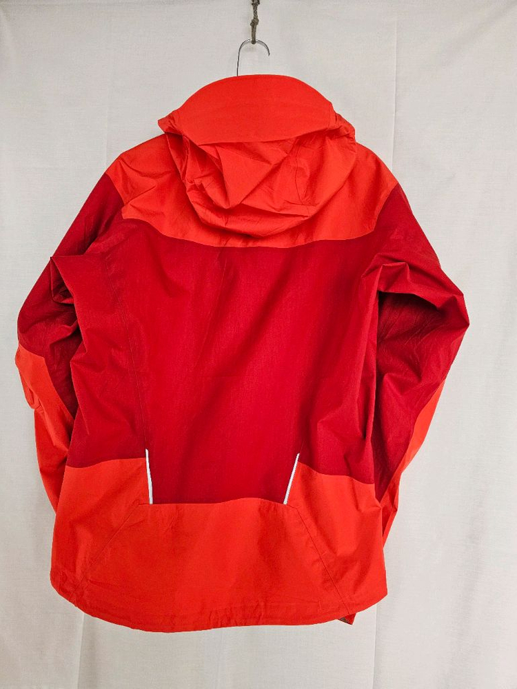 아크테릭스 고어텍스 레드 바람막이 이미지