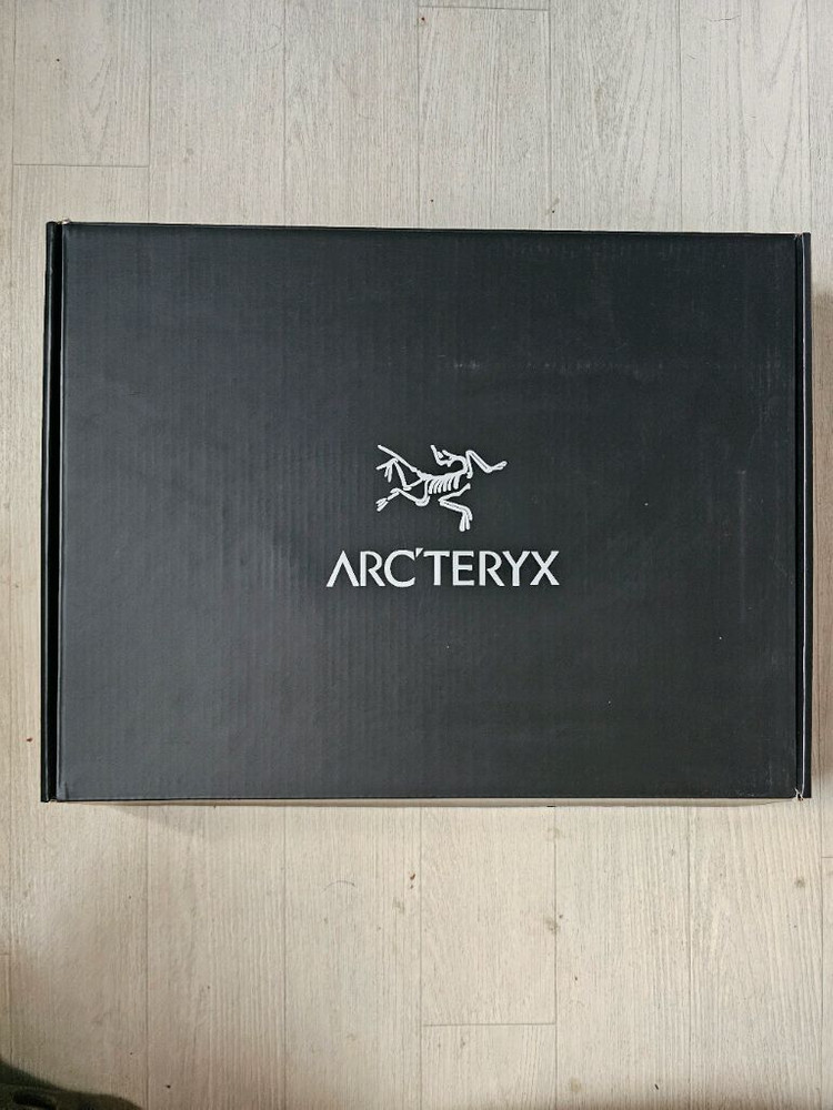 아크테릭스 고어텍스 레드 바람막이 이미지