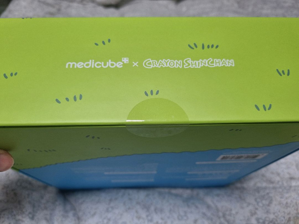 미개봉 새상품 메디큐브 에이지알 부스터프로 짱구 에디션+글루타치온 글로우 앰플 50ml 새상품 피부케어기기--4