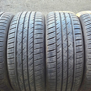 2155017 215 50 17 한국 라우펜 타이어 셋트 팝니다