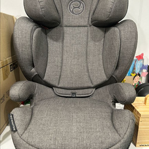 싸이벡스 주니어카시트 이미지