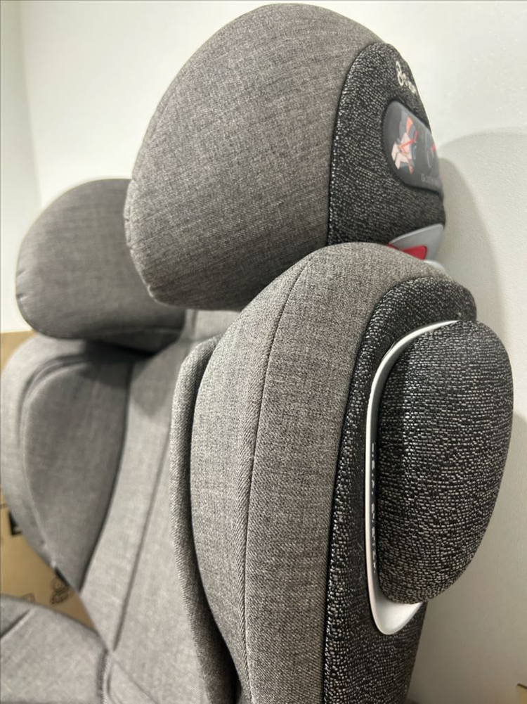 싸이벡스 주니어카시트 이미지