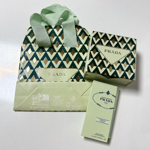 (미개봉새제품)프라다 미니 밤 듀오 세트 판매