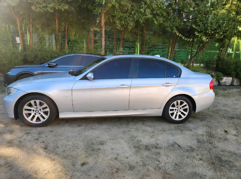 BMW E90 320i 09년식 팝니다--3