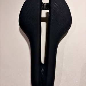 ryet 경량 카본안장 145 판매