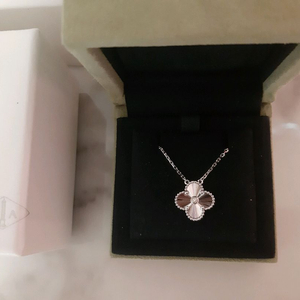 반클리프앤아펠 2020 홀리데이 기요세 다이아 목걸이