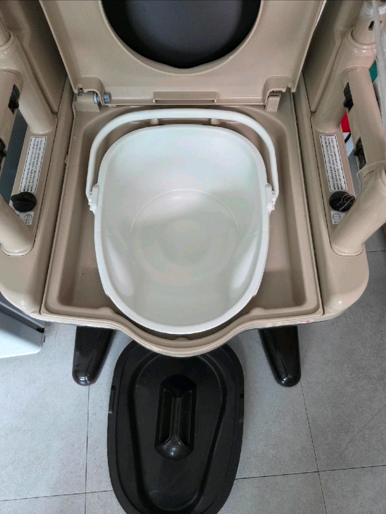 의료용 이동식 화장실 의자--6