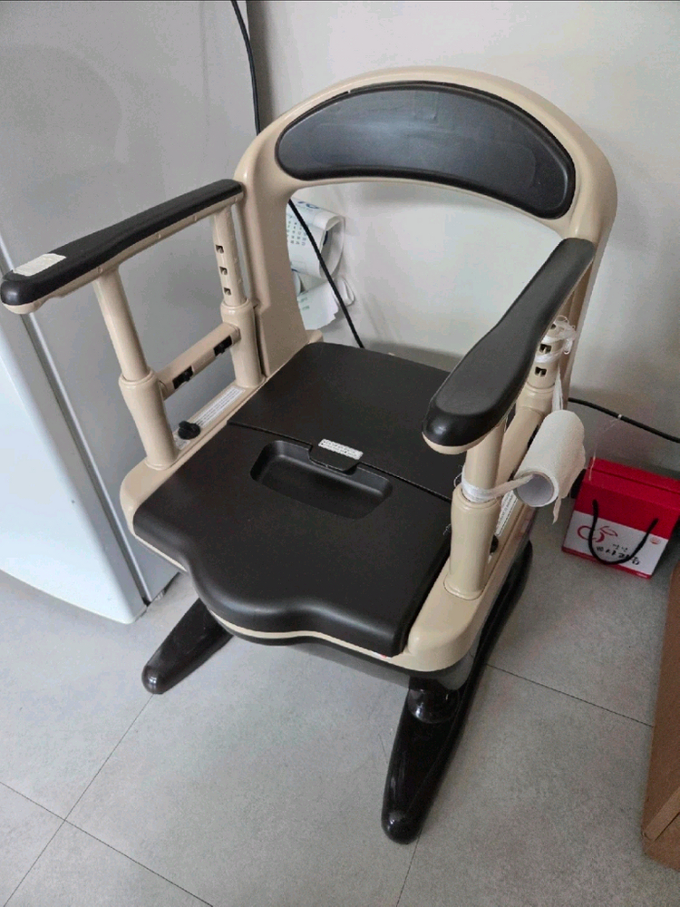 의료용 이동식 화장실 의자--8