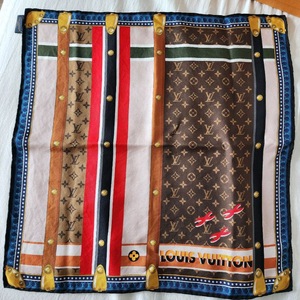 루이비통 실크 스카프 트렁크