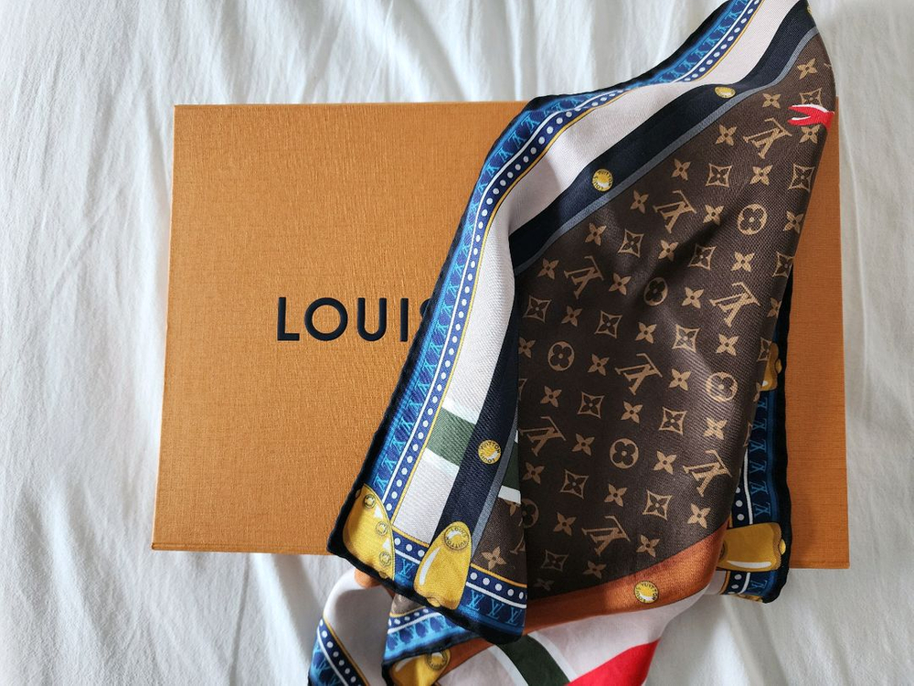 루이비통 실크 스카프 트렁크--2