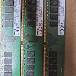 삼성 DDR4 8GB 데스크탑용 램 3개입니다2666 13만원 1개있슴2133 12만5000원 2개있음