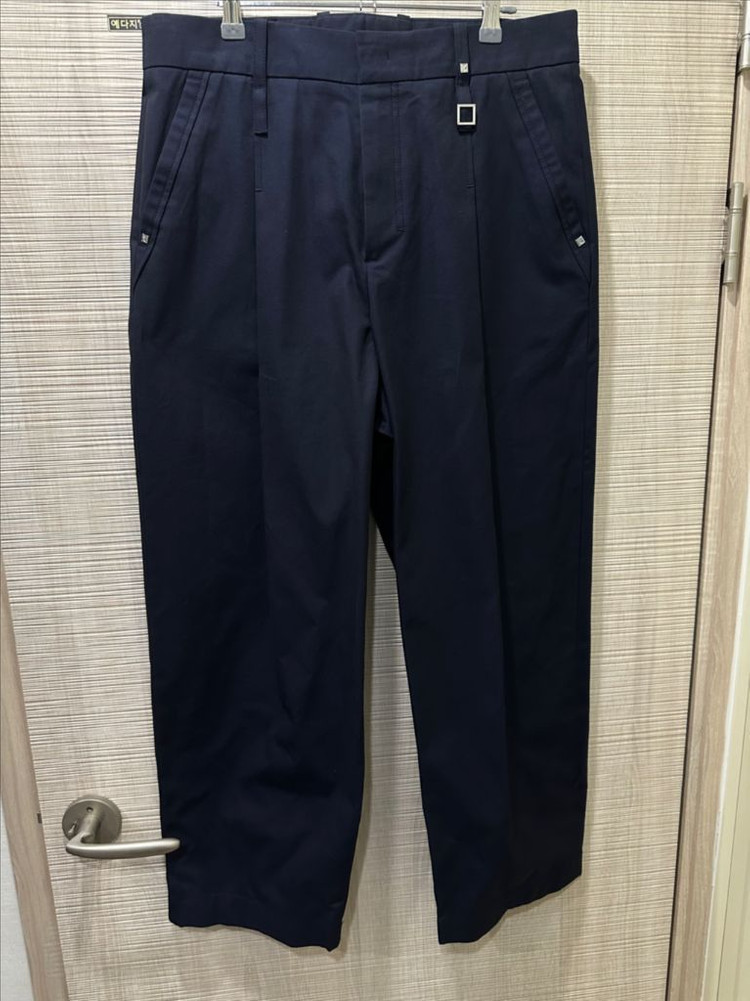 우영미 플리츠 팬츠 네이비 사이즈50 미시착 새제품 팝니다 이미지