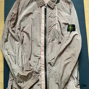 스톤아일랜드패딩 18fw 나일론오버셔츠 XL 사이즈 로즈쿼츠 로즈핑크 판매합니다. 교환가능