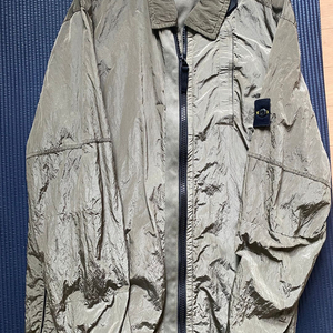 스톤아일랜드패딩 18fw 나일론오버셔츠 XL 사이즈 카키 그린 판매합니다. 교환가능