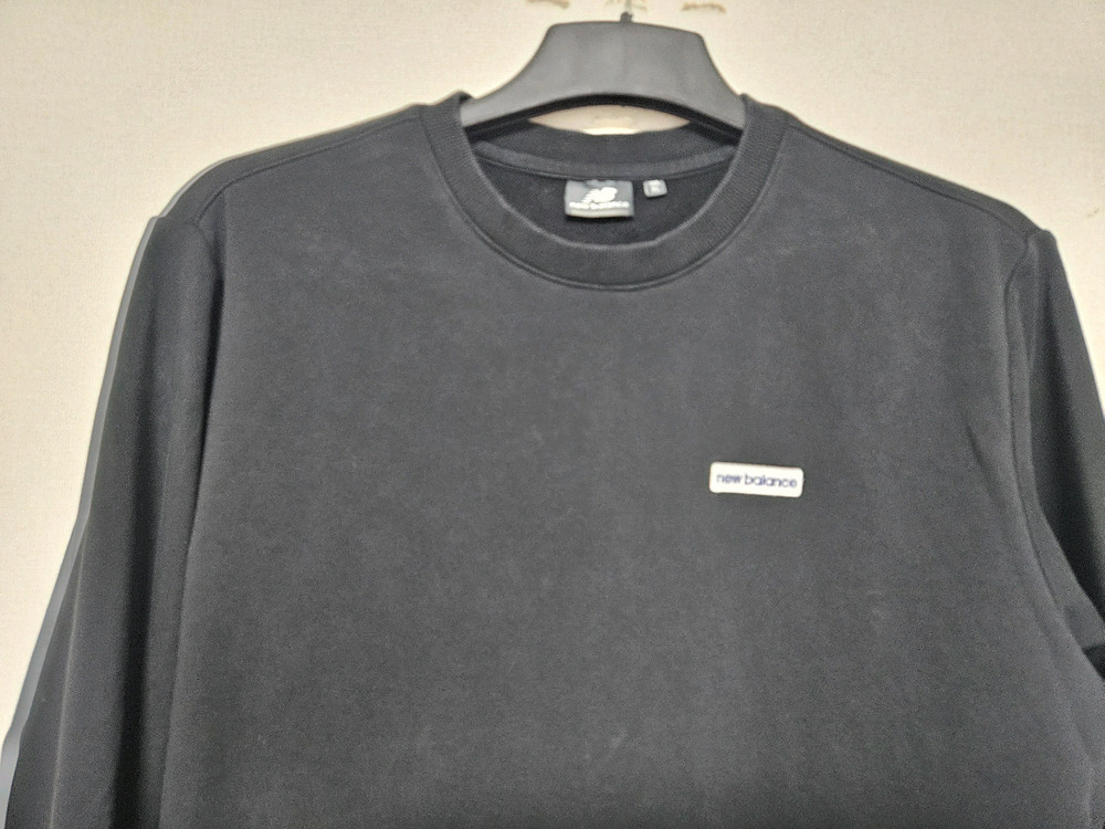 뉴발란스 105호 맨투맨 블랙--1