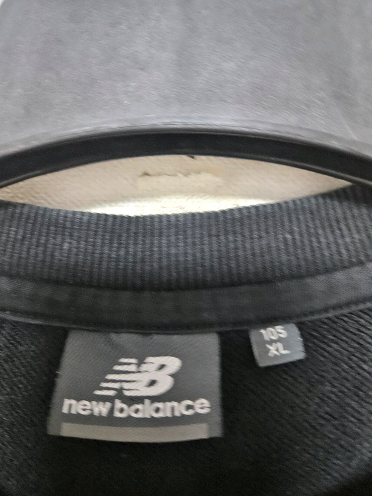 뉴발란스 105호 맨투맨 블랙--2