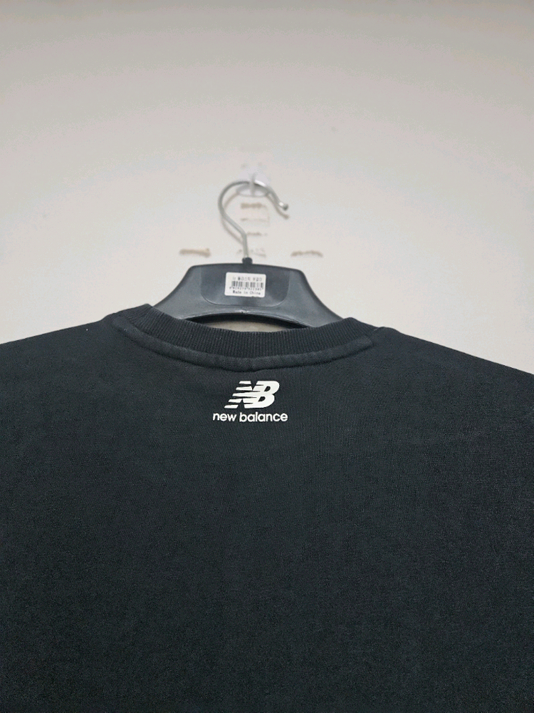 뉴발란스 105호 맨투맨 블랙--4