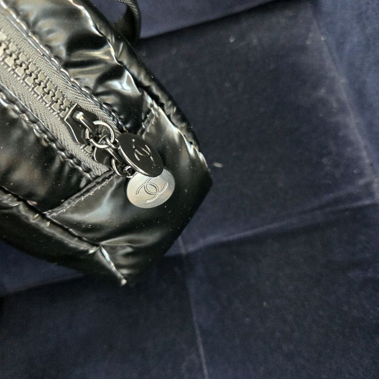 샤넬 뷰티 패딩 파우치--1