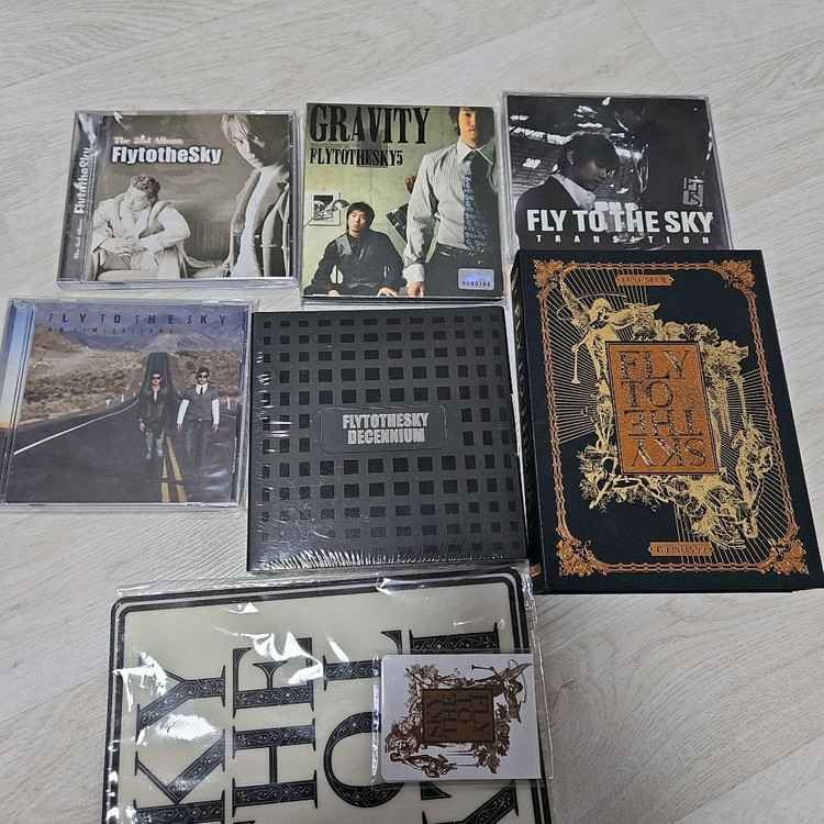 플라이투더스카이 환희 브라이언 친필사인 CD / 한정판 스컬캔디 + 사인 / 포토캘린더 포함 일괄 판매--3