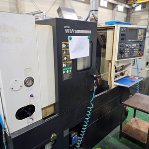 위아 6인친 갱타입 CNC 선반 이미지