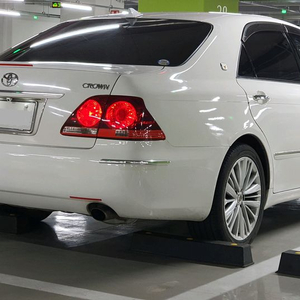 도요타 크라운 12세대 (일본내수 우핸들) 팝니다.