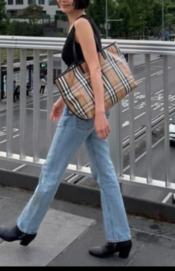 정품버버리숄더백--9