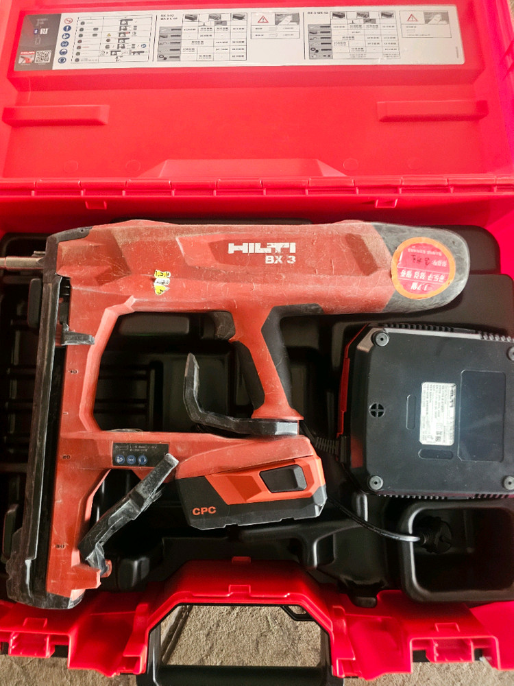 힐티 bx3 충전 타정기 배터리5암페어와 충전기 새제품 풀박스--0