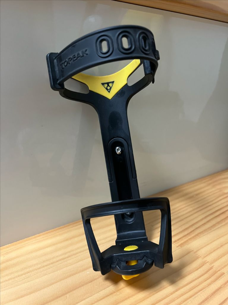 자전거용품 일괄) 헬멧, 물통/스피커 거치대, 실리콘 젤안장커버, 휴대폰거치 및 가방 이미지