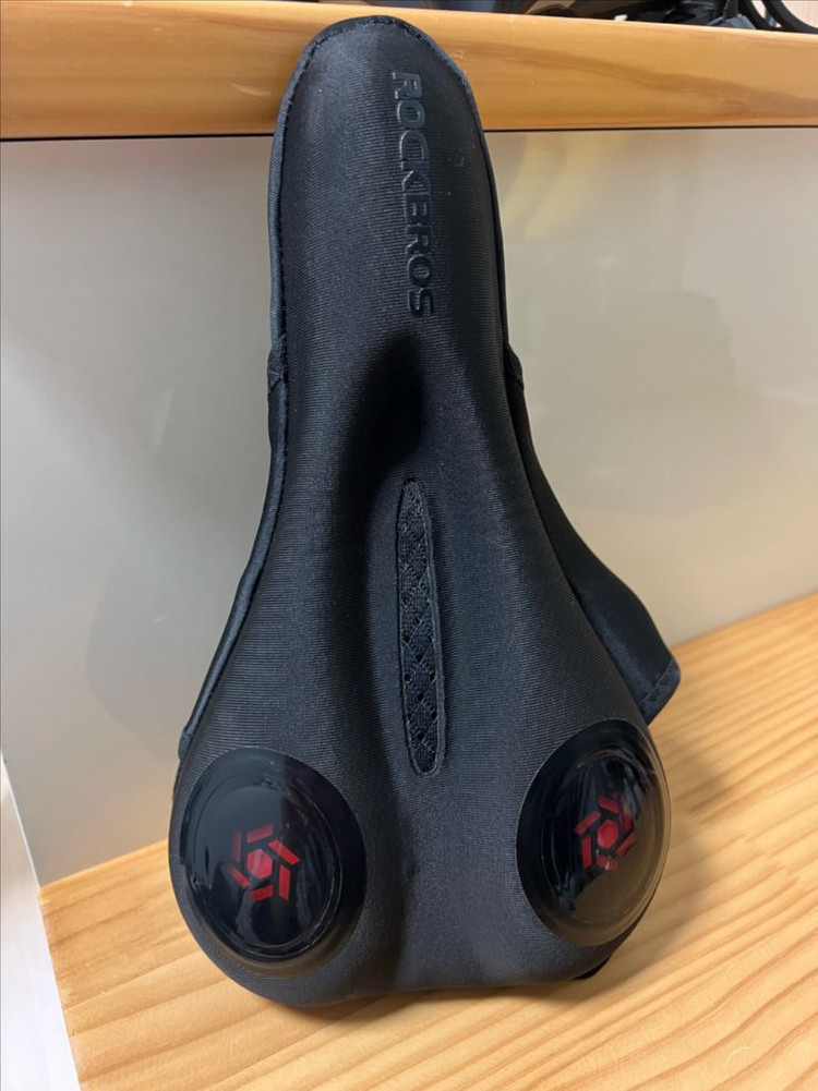 자전거용품 일괄) 헬멧, 물통/스피커 거치대, 실리콘 젤안장커버, 휴대폰거치 및 가방 이미지