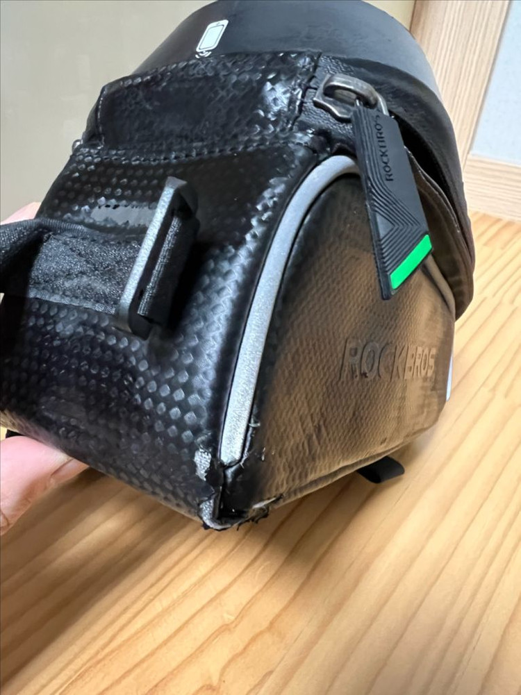 자전거용품 일괄) 헬멧, 물통/스피커 거치대, 실리콘 젤안장커버, 휴대폰거치 및 가방 이미지