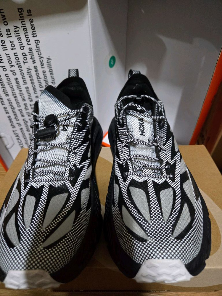 호카 마파테 스피드 4 라이트 TS 블랙 화이트 (255사이즈)팝니다.--1