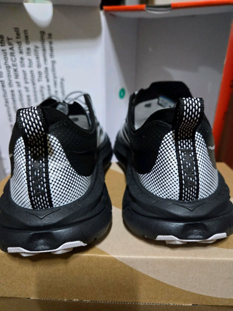 호카 마파테 스피드 4 라이트 TS 블랙 화이트 (255사이즈)팝니다.--2