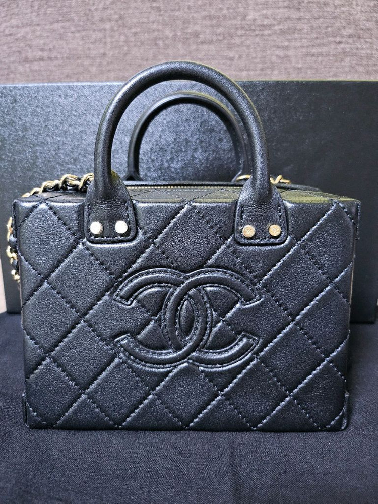 샤넬 탑핸들 코스매틱백 블랙(새상품급)--2