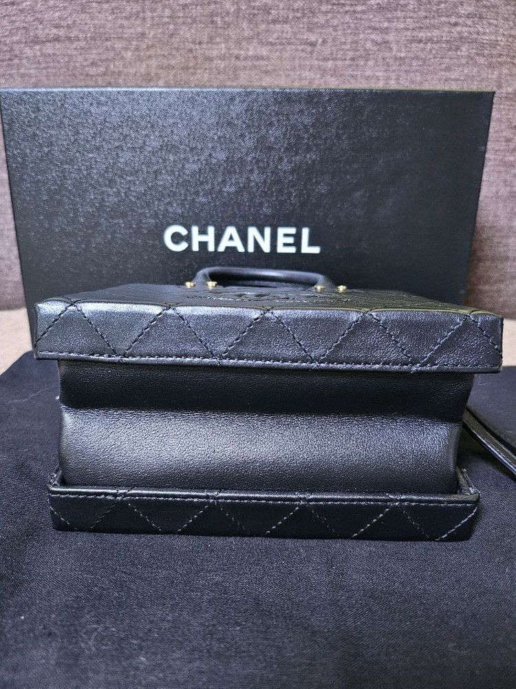 샤넬 탑핸들 코스매틱백 블랙(새상품급)--5