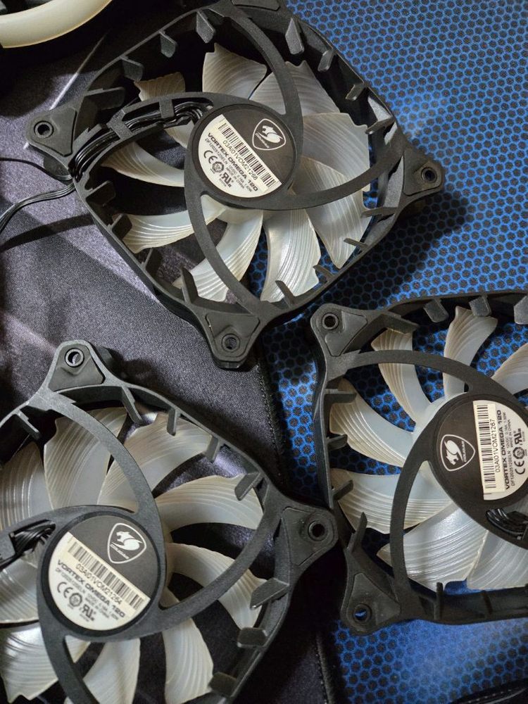 쿠거 쿨링팬 6개 컨트롤러 2개 고급팬 120mm--2